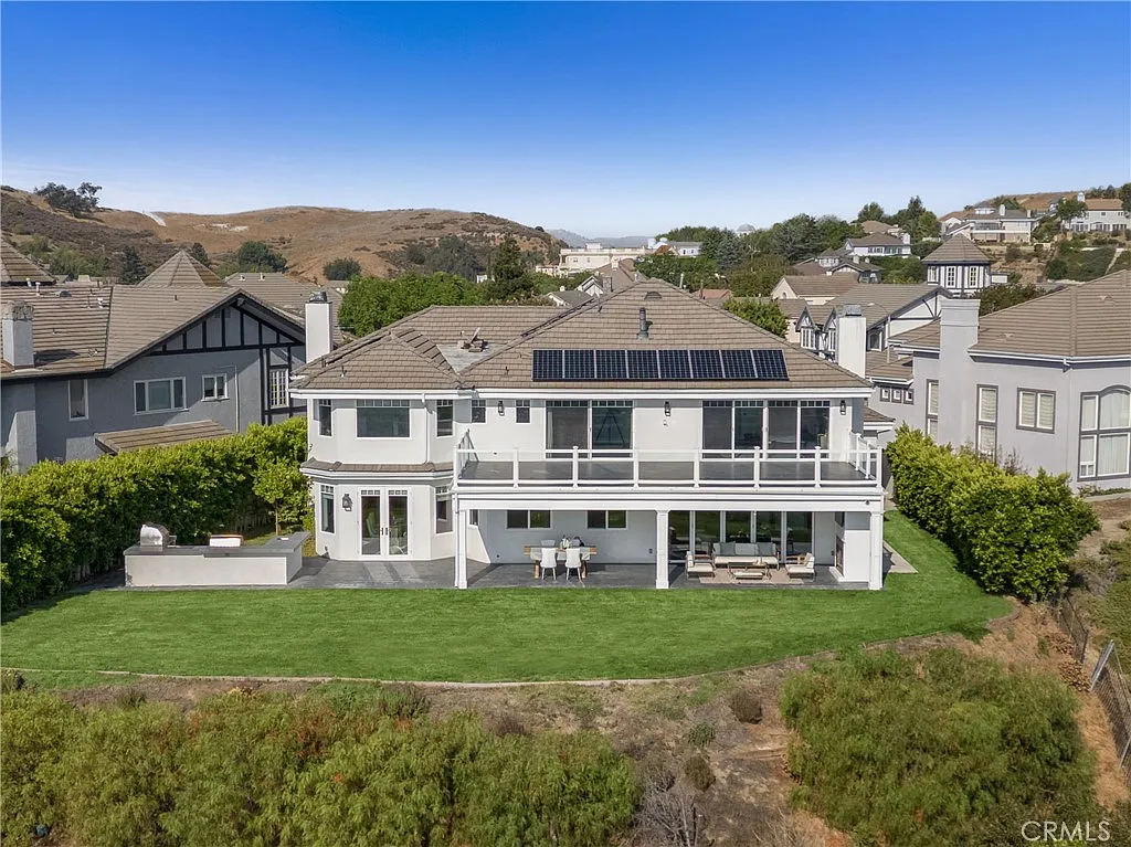 4 beds, 5 baths in 24686 Wooded Vis, West Hills
